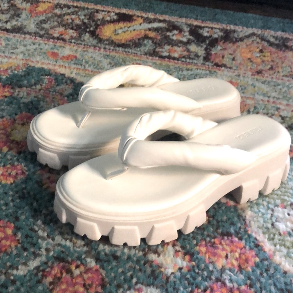 Forever 21 chunky platform flip flop sandals